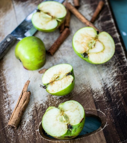 apple-cinnamon-sticks