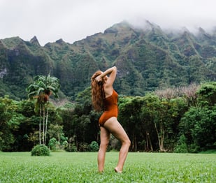 bikini-posing-tip-the-look-up-sexy-pose