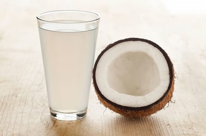 glass-of-coconut-water-min