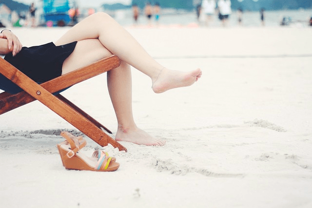 strappy-sandals-beach-accessory-min