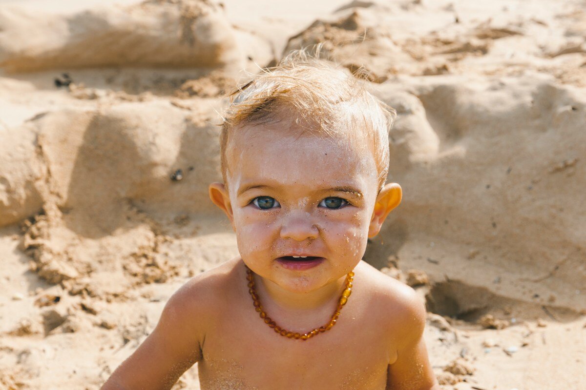 toddler-sunscreen-on-face-at-beach